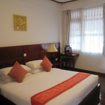 Hotel Maineli Няунг Шве Екстериор снимка