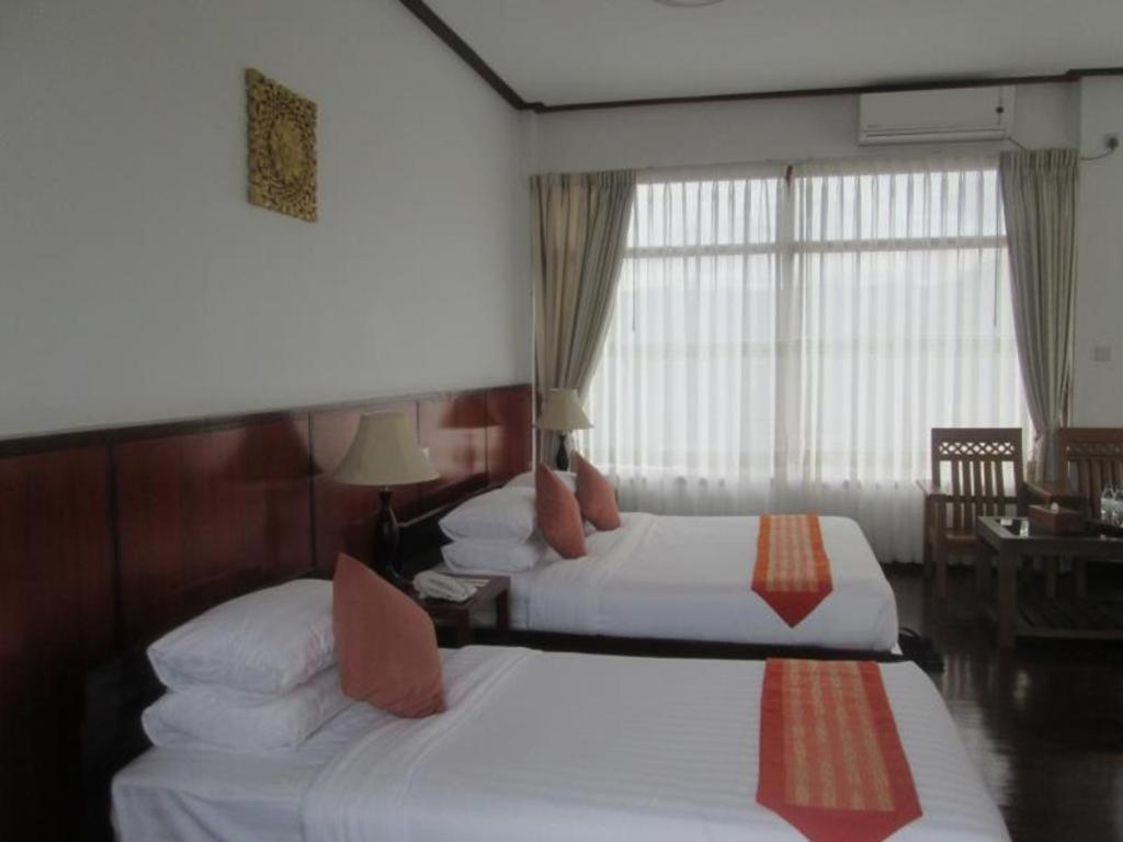 Hotel Maineli Няунг Шве Екстериор снимка