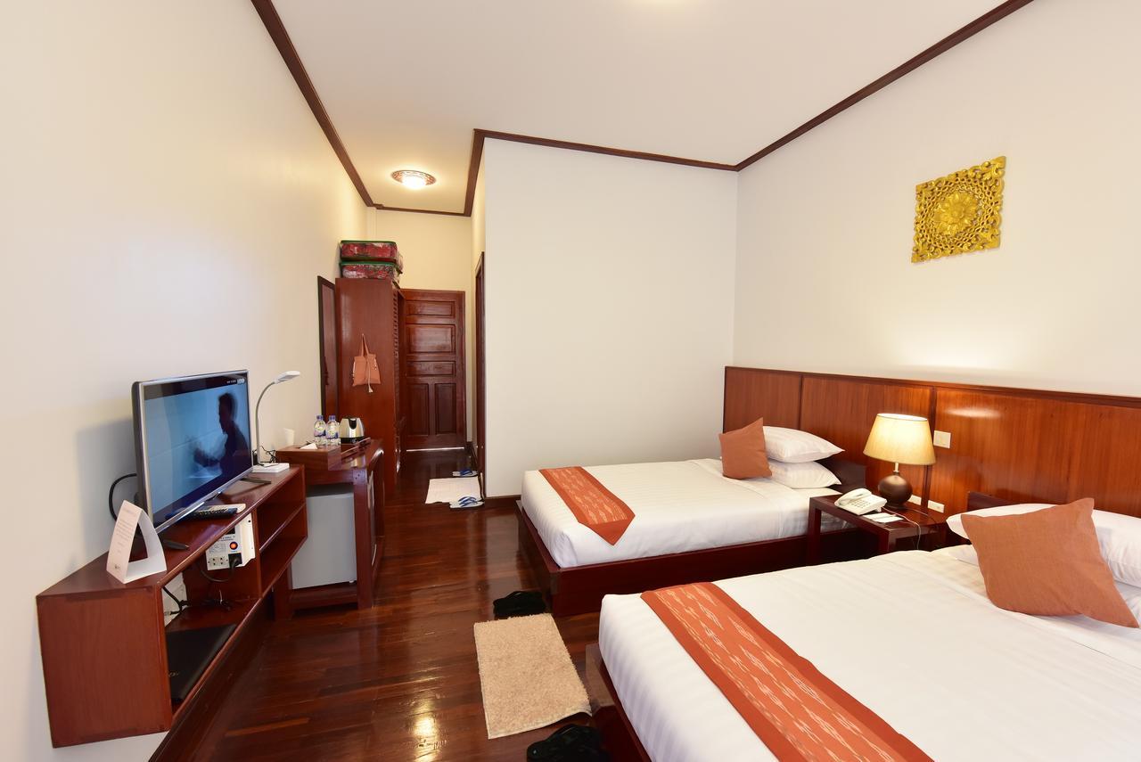 Hotel Maineli Няунг Шве Екстериор снимка